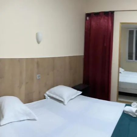 Arcotel 4 Minutes Du Palais Des Festivals - New Management New Team - Old Revievv Hotell
