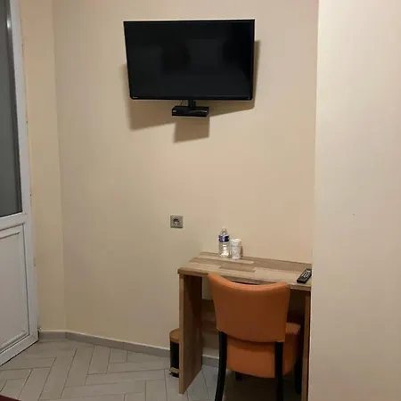 Arcotel A 4 Minutes Du Palais Des Festivals Hotel 2*