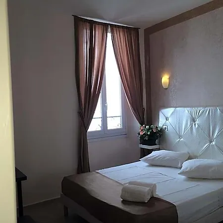 ホテル Arcotel 4 Minutes Du Palais Des Festivals - New Management New Team - Old Revievv カンヌ