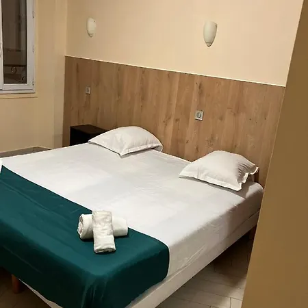 Arcotel 4 Minutes Du Palais Des Festivals - New Management New Team - Old Revievv