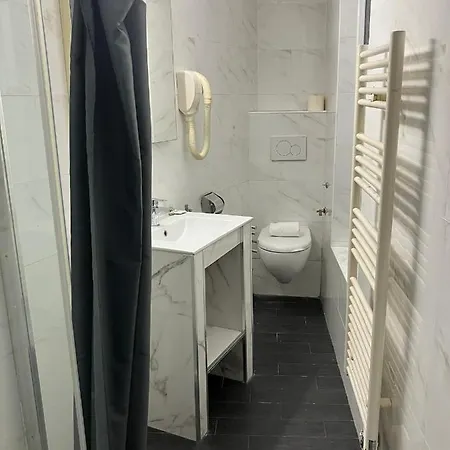 Hotel Arcotel 4 Minutes Du Palais Des Festivals - New Management New Team - Old Revievv 2*