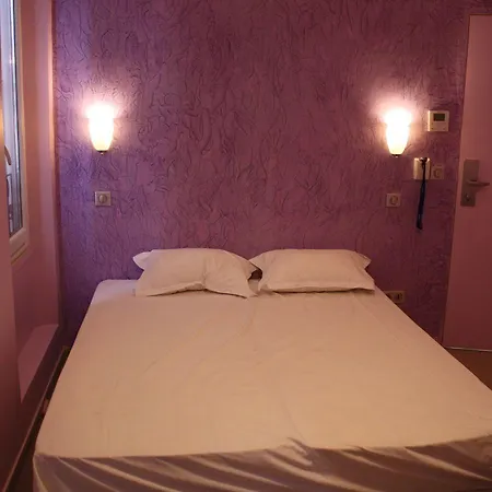 Arcotel 4 Minutes Du Palais Des Festivals - New Management New Team - Old Revievv 2*