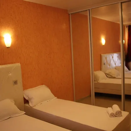 Arcotel 4 Minutes Du Palais Des Festivals - New Management New Team - Old Revievv Hotel Cannes